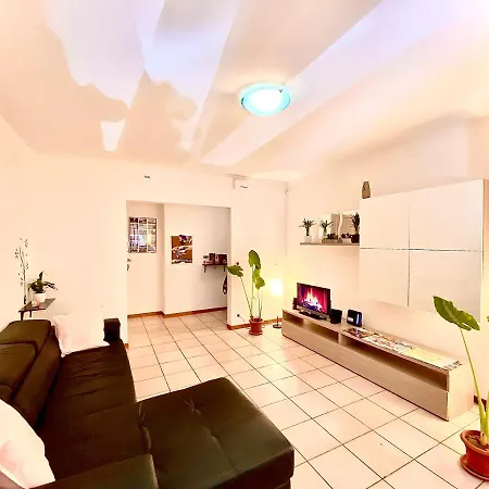 Appartement From Rail To In Town Parma