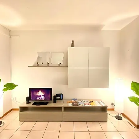 From Rail To In Town Appartement Parma